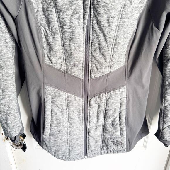 The North Face Women's Pseudio Quilted Hooded Jacket Outdoors Hiking Medium M - Picture 3 of 16